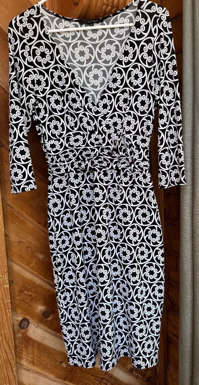 Laundry by Shelli Segal Black and White Swirl Print Wrap Dress Size 6